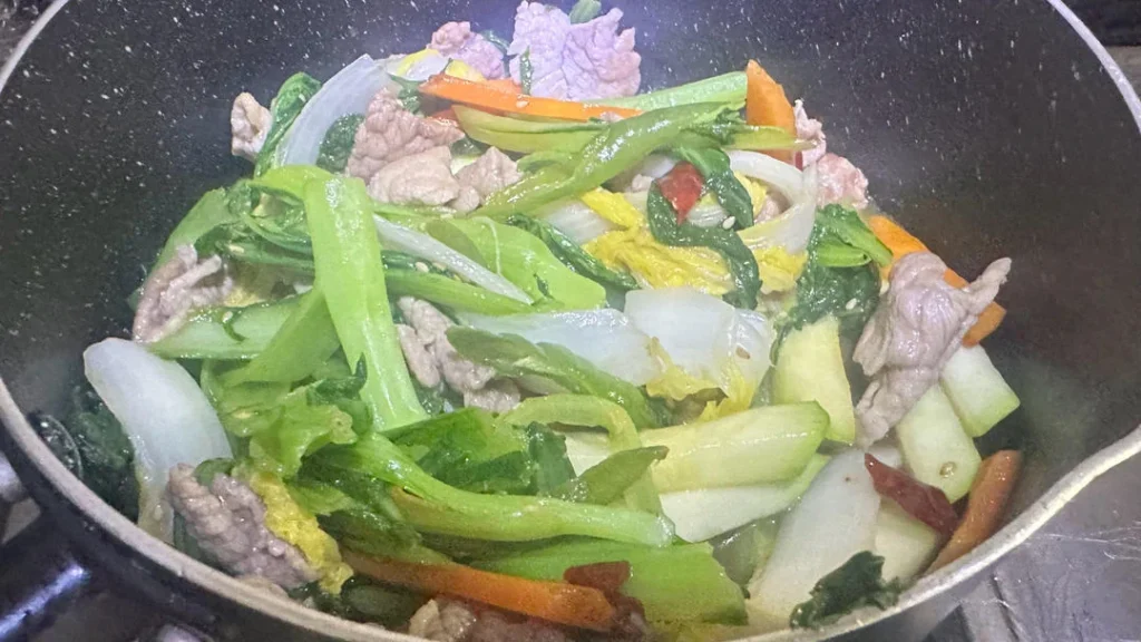 Mixed Vegetable Stir-fry with Pork (Quick Home-Style #4)