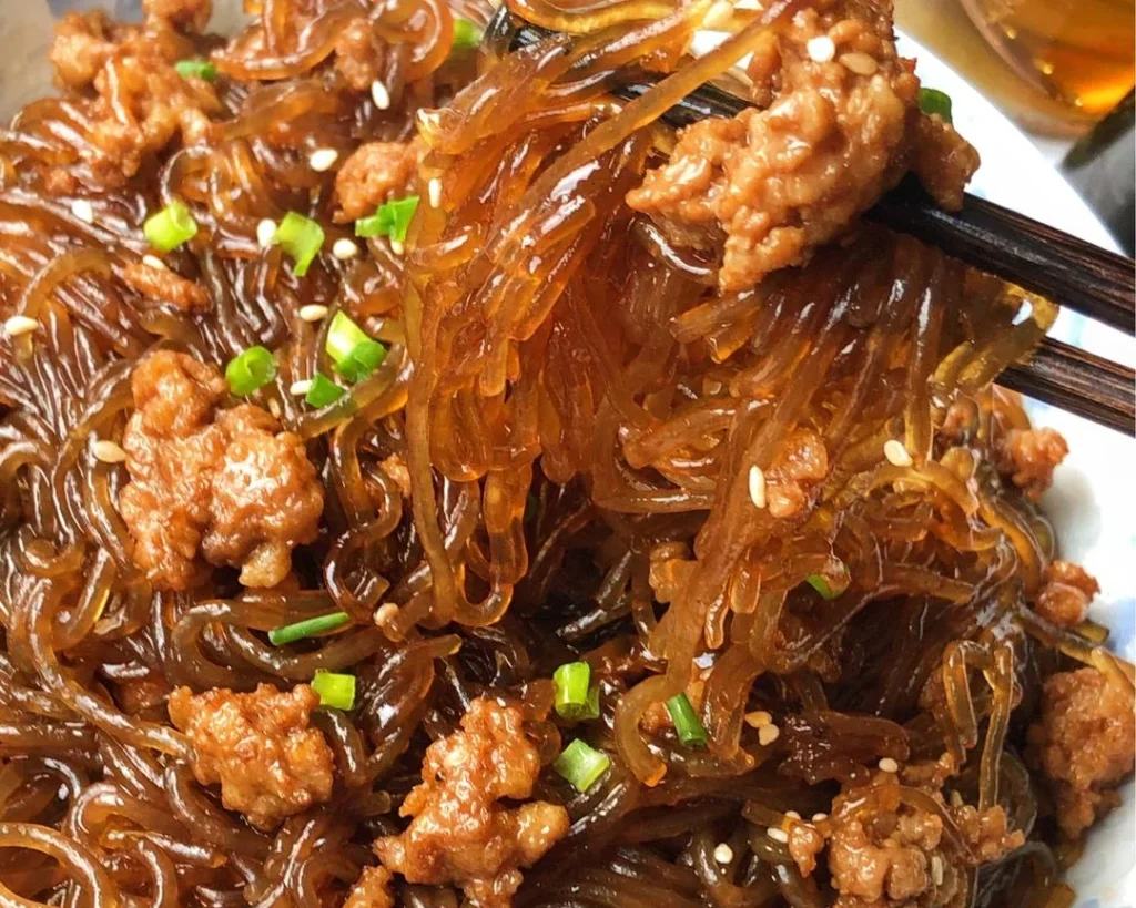 Ants Climbing a Tree (Glass Noodles with Minced Pork)