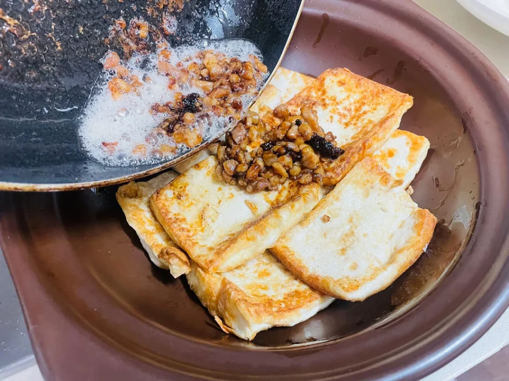 Minced Pork and Tofu Clay Pot