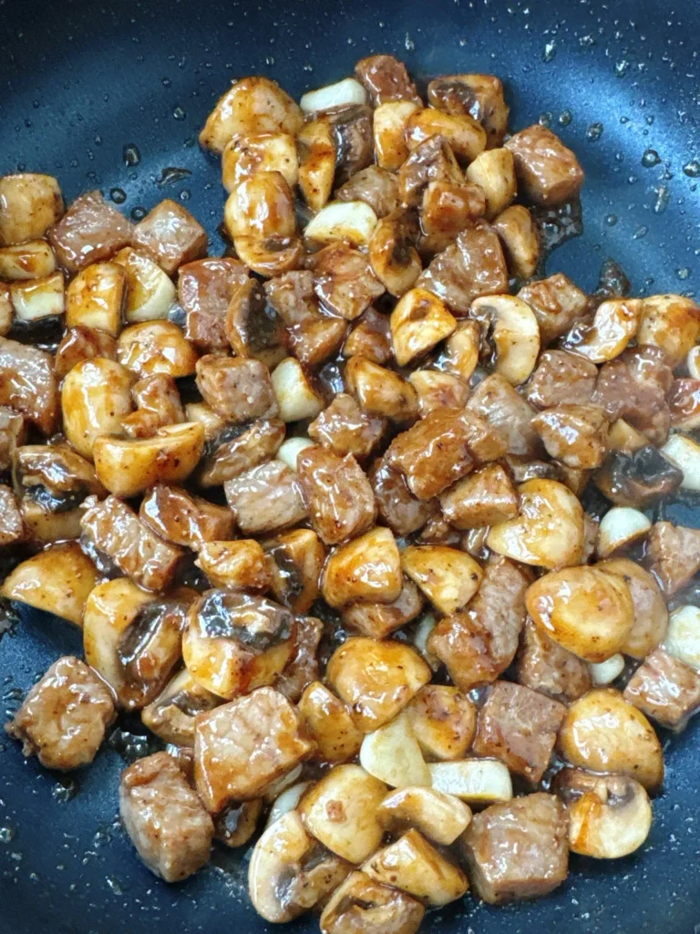 Black Pepper Beef with Button Mushrooms