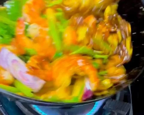 Dry Pot Chicken Wings and Shrimp