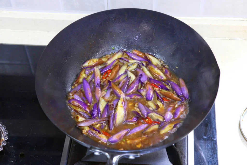 Sauce-Flavored Eggplant with Minced Pork