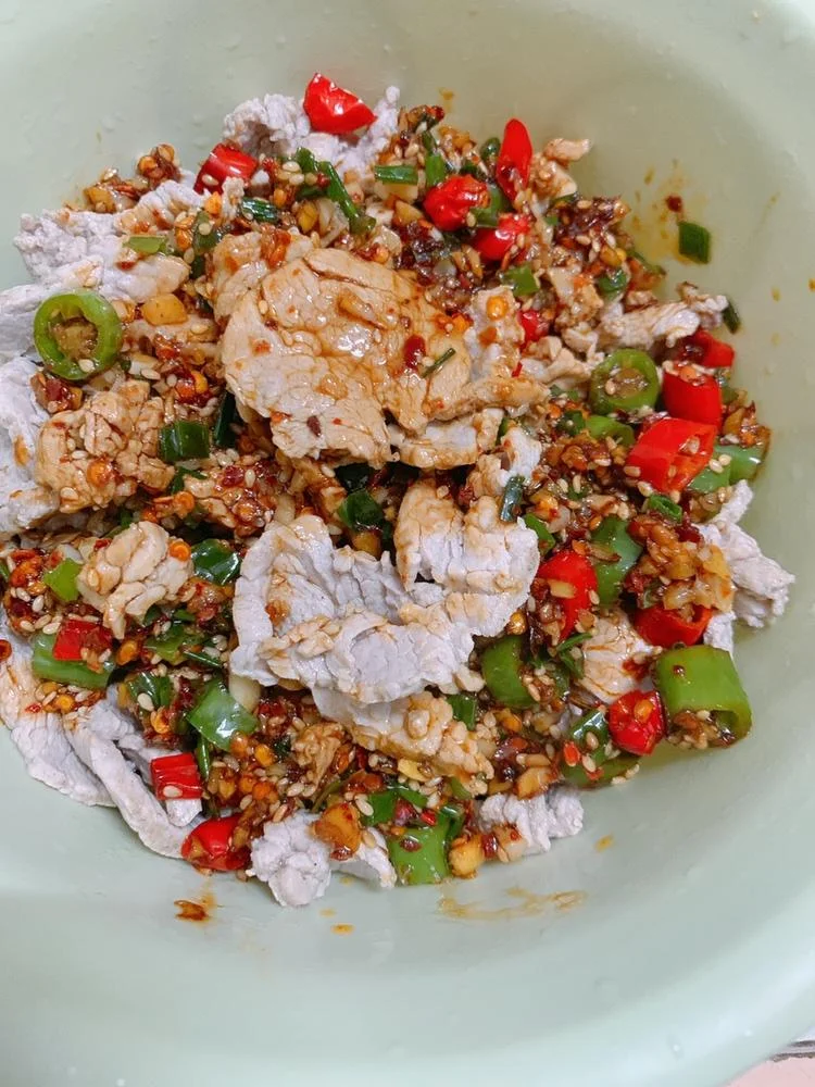 Sichuan-Style Poached Pork Tenderloin with Chili Oil Sauce