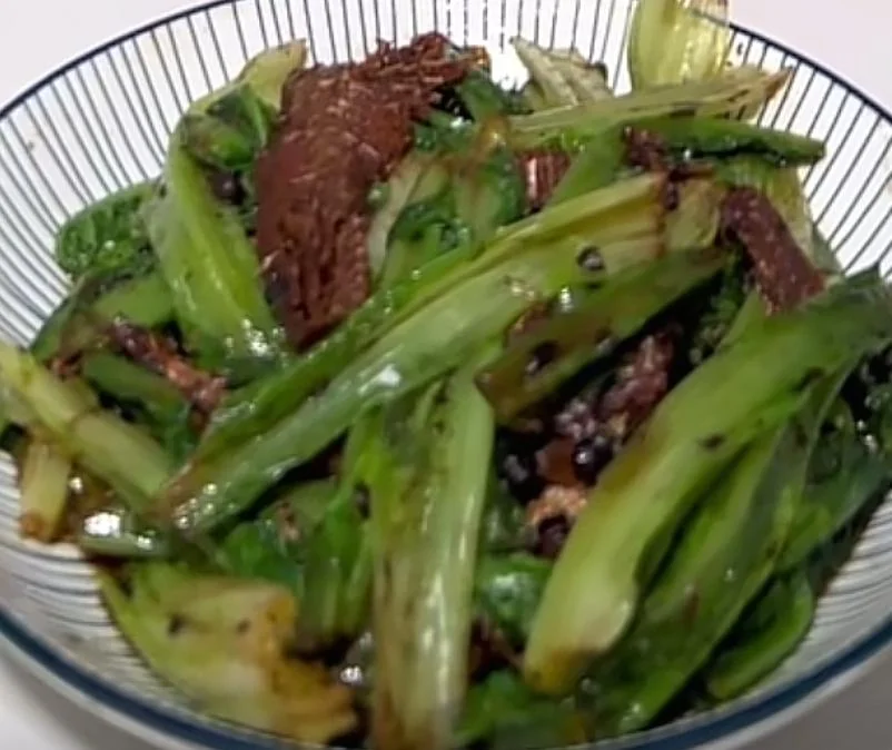 Stir-fried Romaine Lettuce with Douchi and Canned Dace