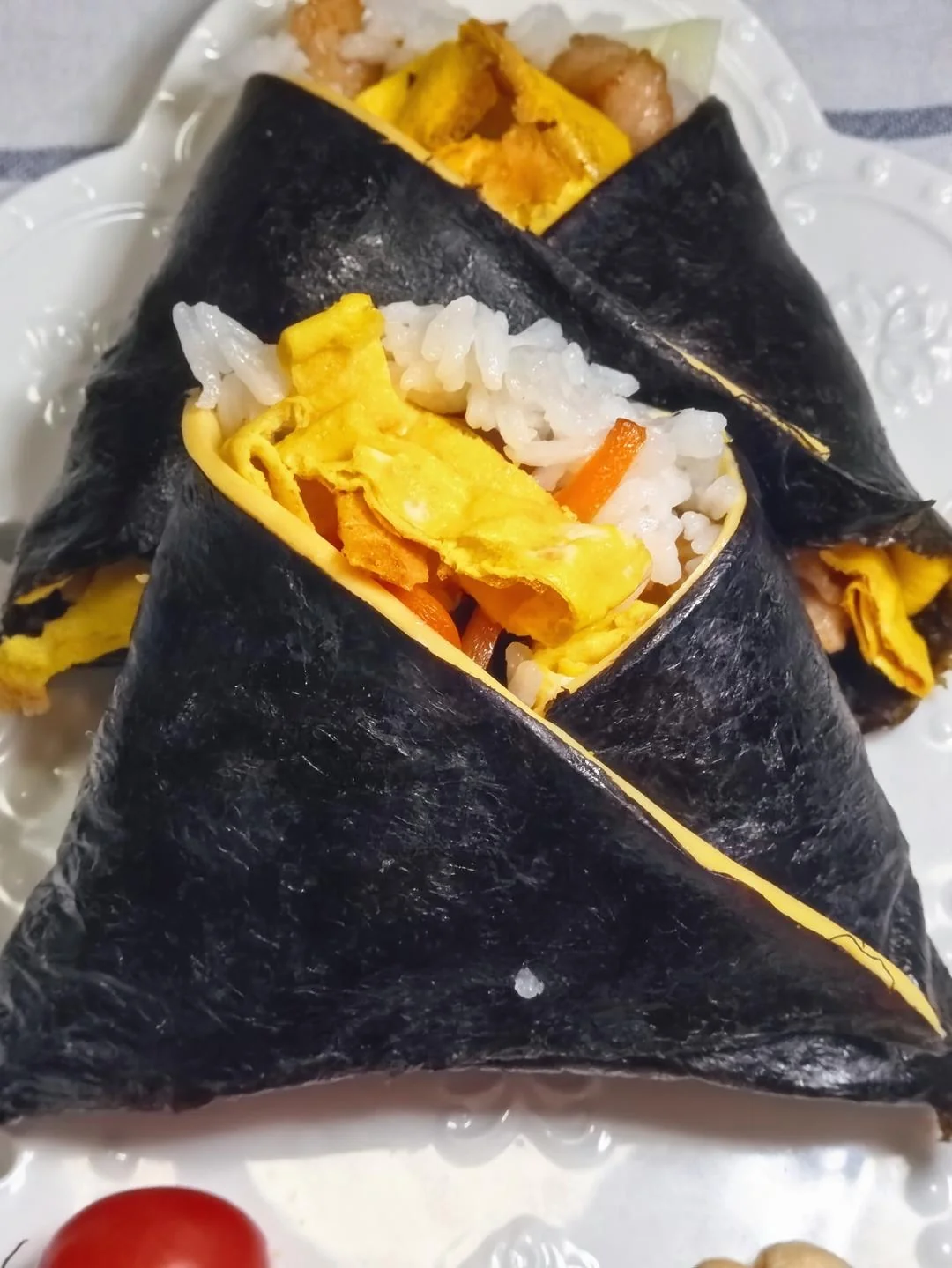 Quick Breakfast Triangle Seaweed Rice Ball (Cheese-Stuffed)