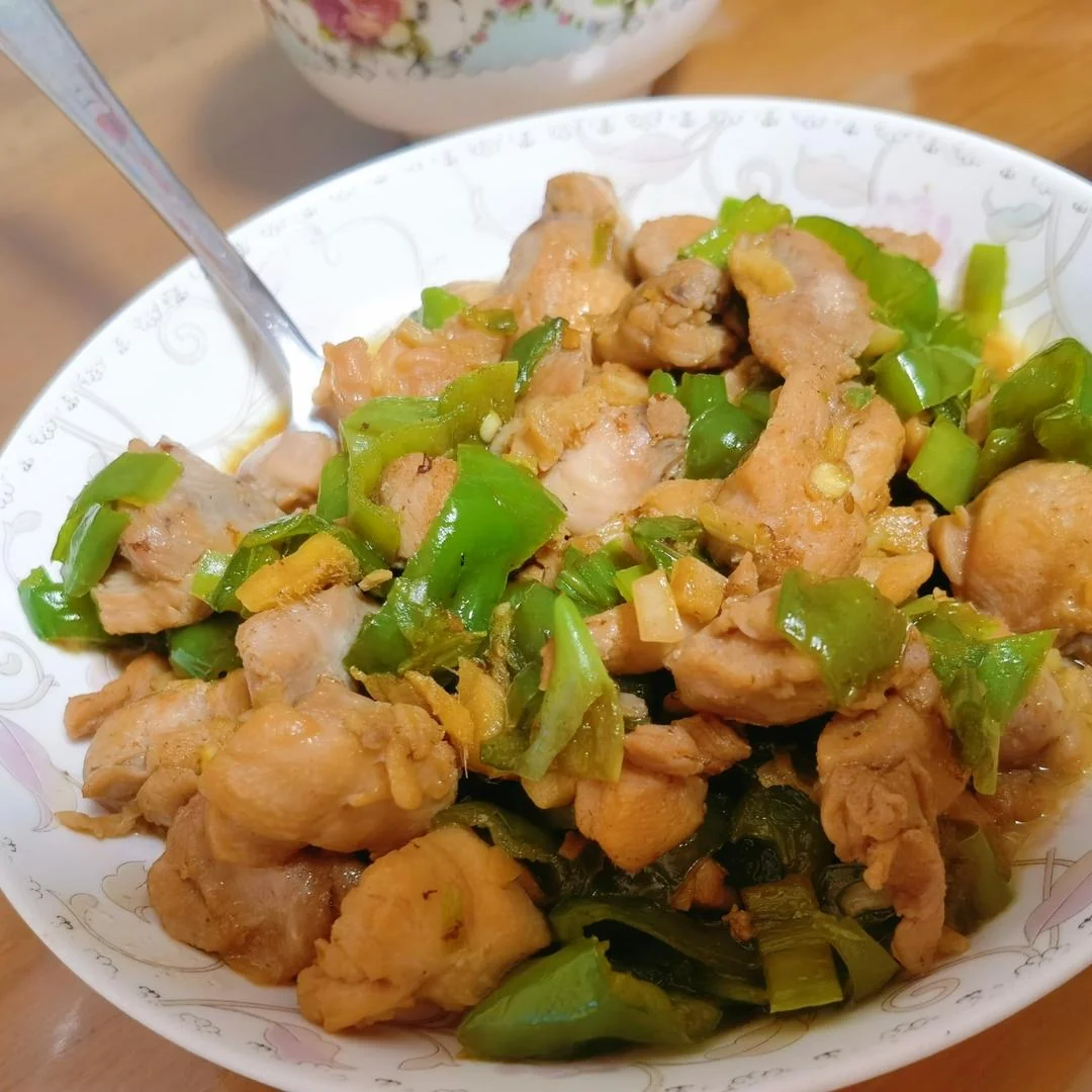 Stir-fried Diced Chicken with Green Peppers