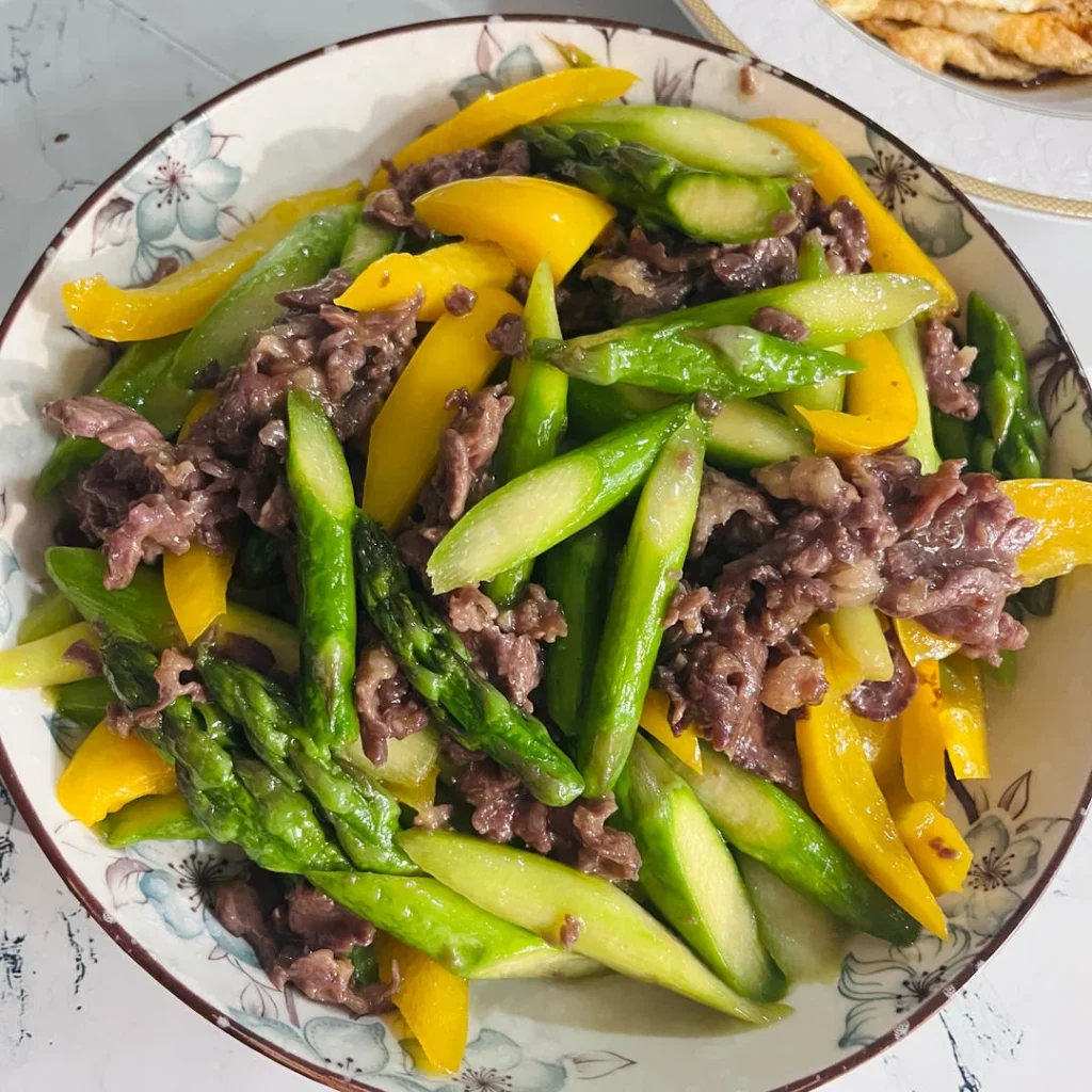 Asparagus and Sweet Pepper Stir-fried Beef