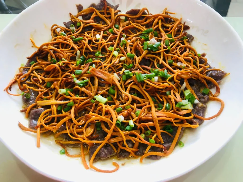 Steamed Beef with Cordyceps Flowers
