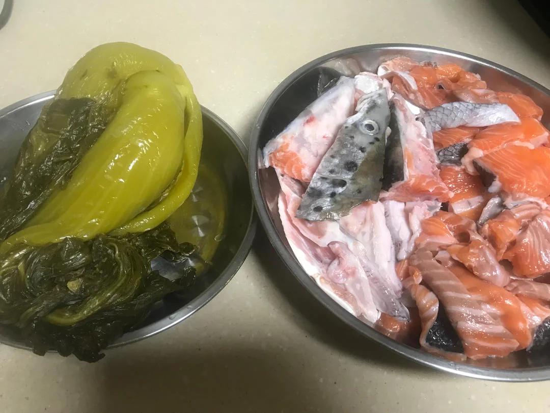 Sour Cabbage Fish with Salmon Head