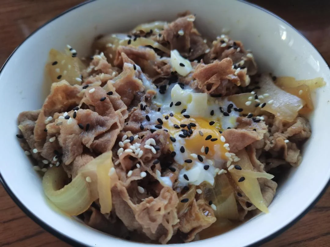 Copycat Yoshinoya Beef Rice Bowl 🍛