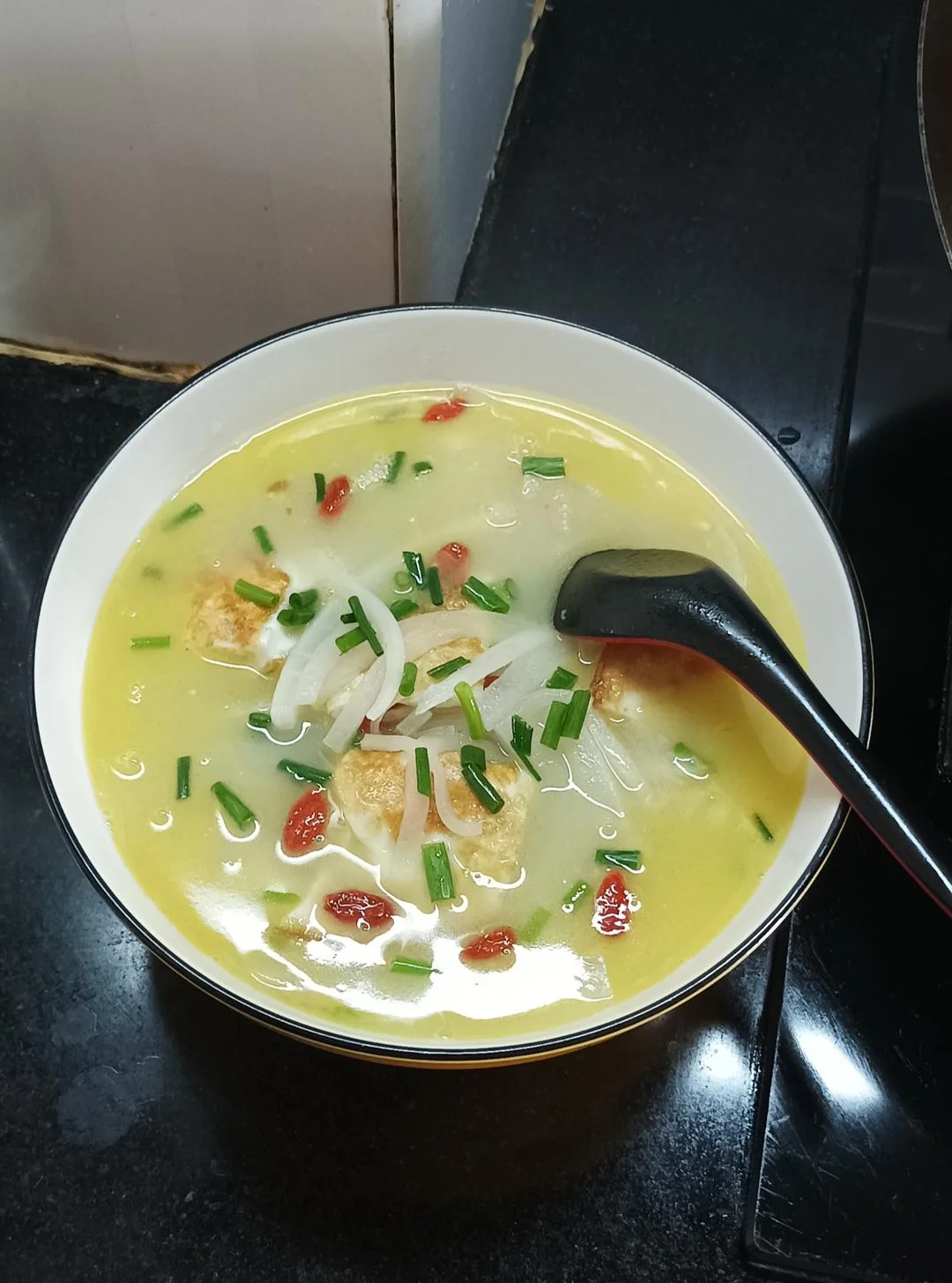 Shredded Daikon and Pan-Fried Egg Soup (Flavorful Version)