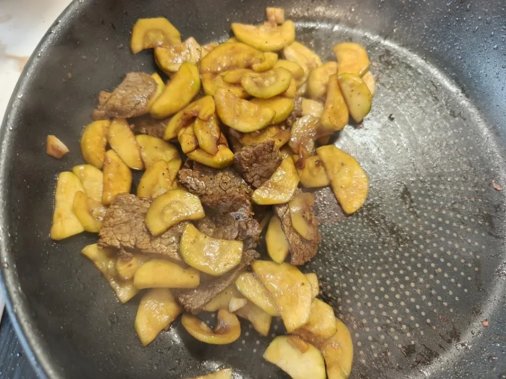 Stir-fried Zucchini with Beef