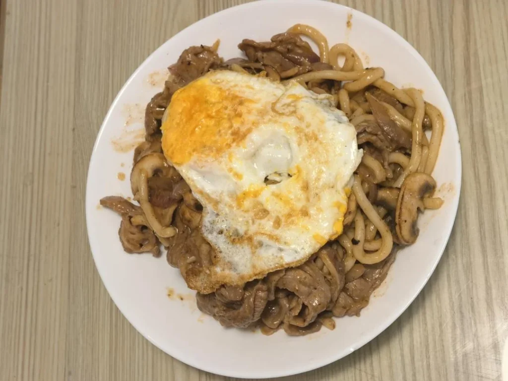Quick Stir-Fried Beef Udon Noodles