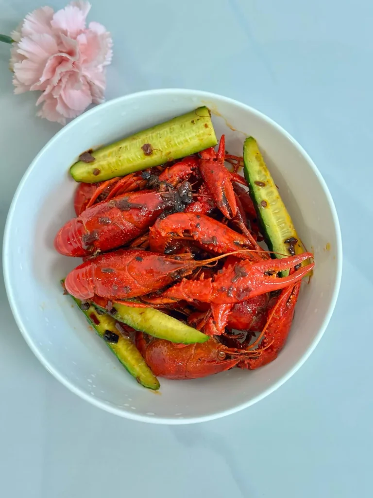 Oil-Braised Crayfish with Ramen (Quick Recipe)