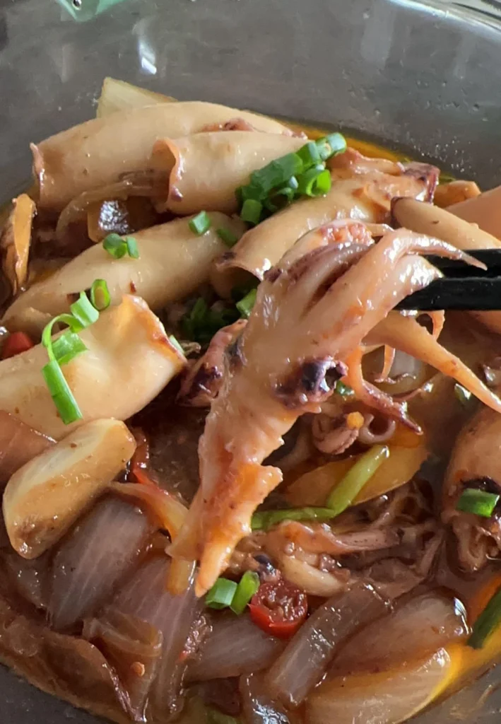 Stir-fried Squid with Onion Soy Sauce