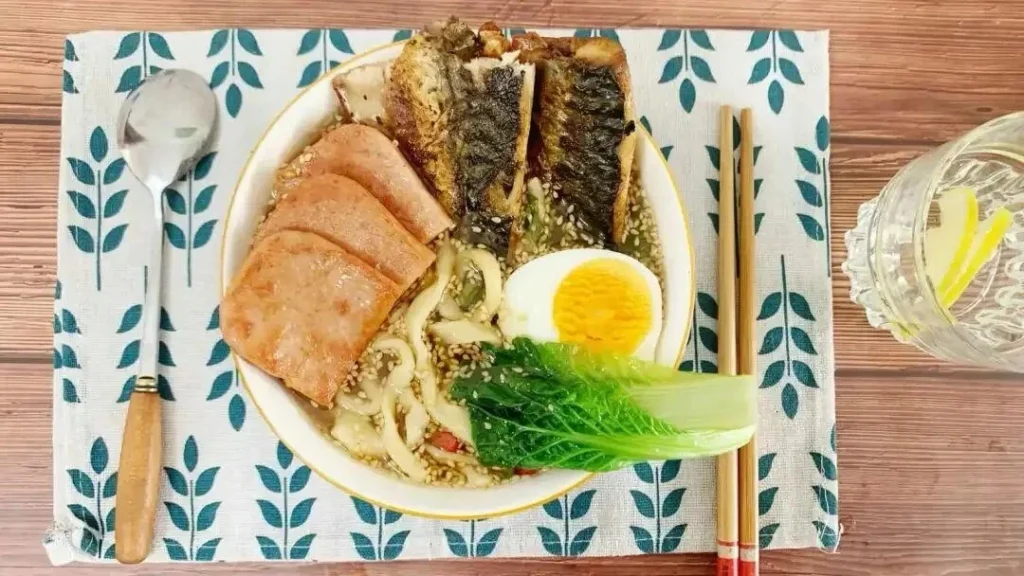 Mackerel Topped Ramen