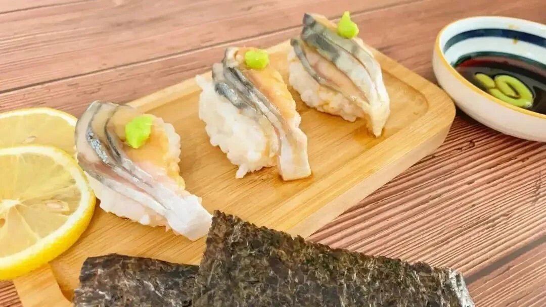 Hand-Pressed Mackerel Sushi