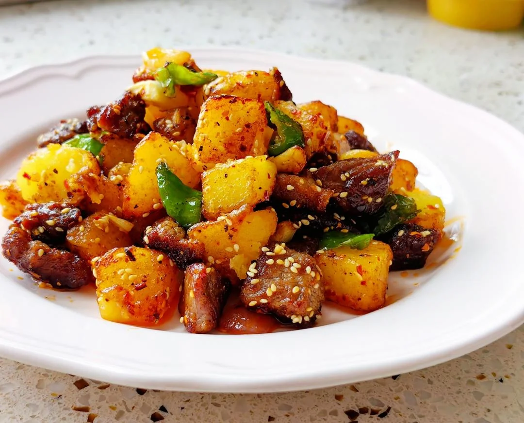 Dry Pot Potato and Beef Cubes