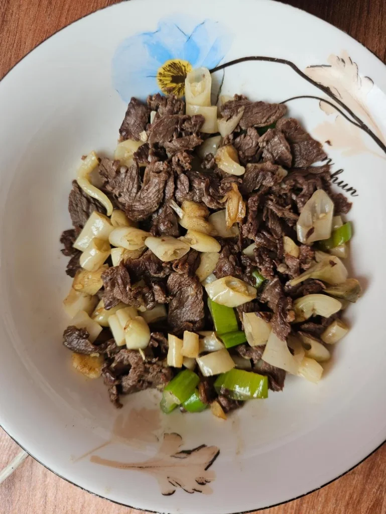 Stir-fried Beef with White Chili Peppers