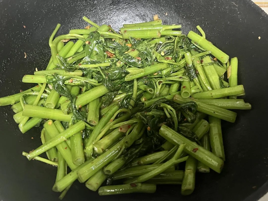 Spicy Stir-fried Water Spinach | Amazingly Easy Home-style Dish