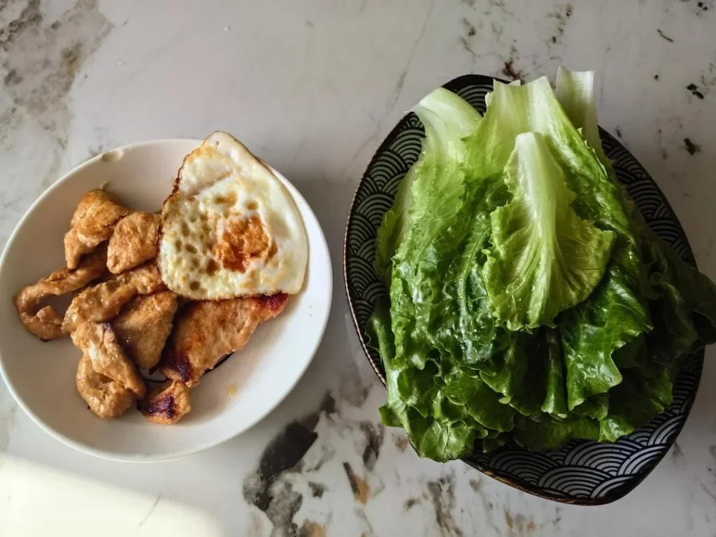 Easy Low-Fat Breakfast: Lettuce Wrapped Chicken Breast