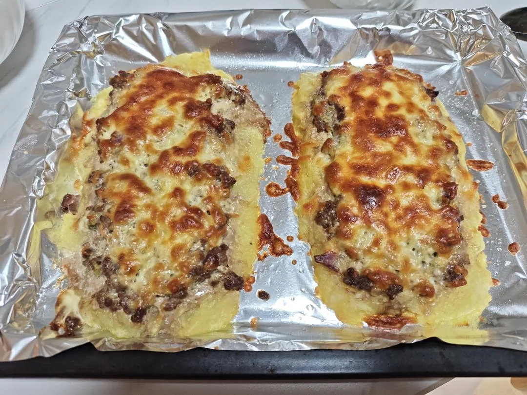 Cheesy Beef and Potato Casserole