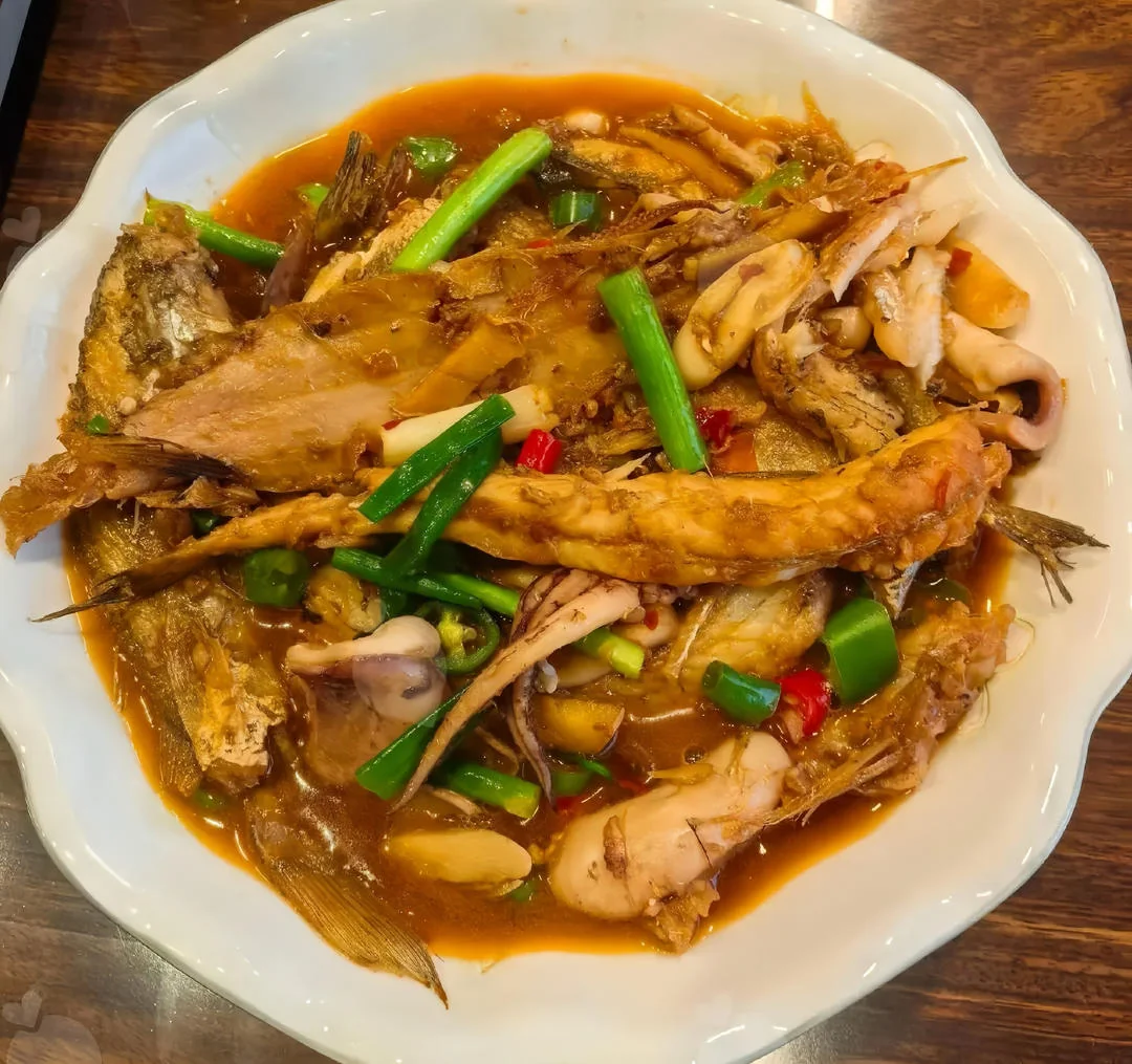 Zhejiang-Style Home-Braised Mixed Fish