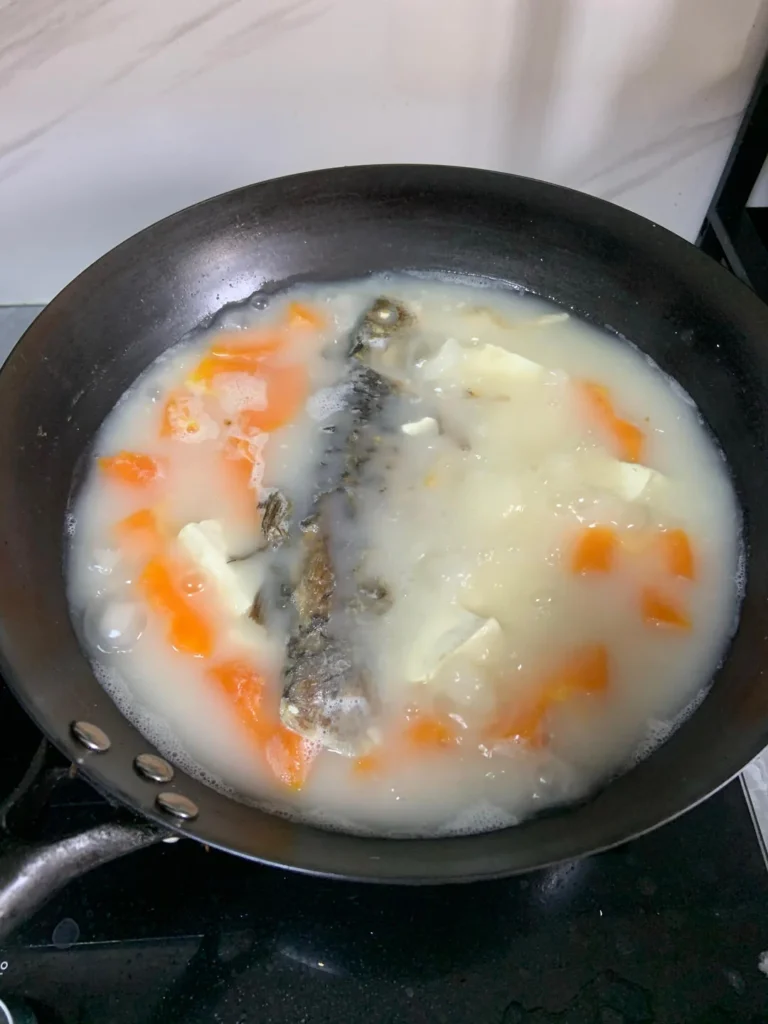 Crucian Carp and Tofu Papaya Soup
