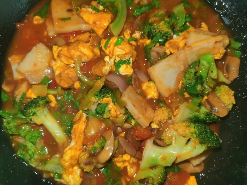 Tomato Egg Broccoli Fish Cake Soup (Pseudo-Borscht)