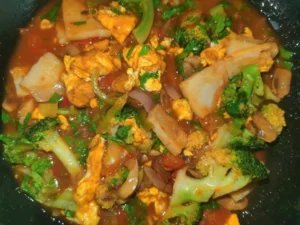 Tomato Egg Broccoli Fish Cake Soup (Pseudo-Borscht)