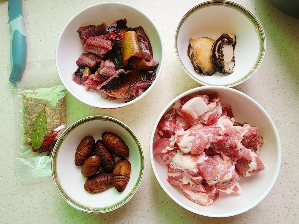 Steamed Silkworm Pupae, Eel, Abalone, and Pork Ribs