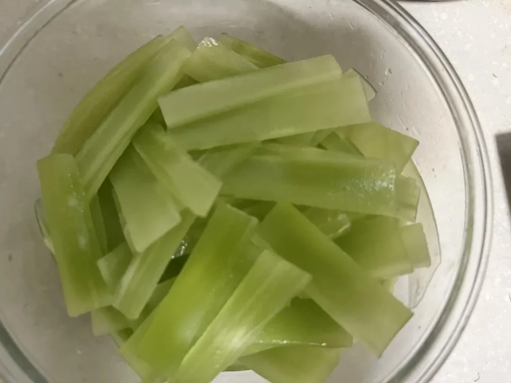 Scorched Celery Cabbage with Lettuce (Qiang Ban Wo Sun)