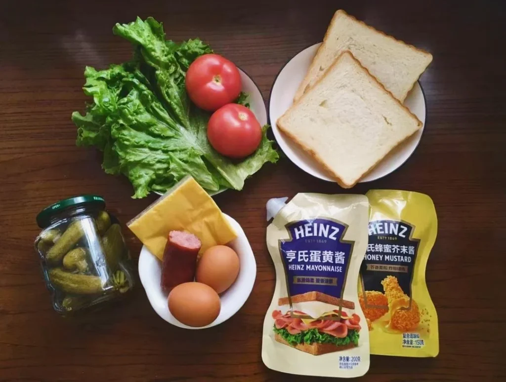 5-Minute Breakfast Sandwich! 🥪 Pickled Cucumber, Tomato & Red Sausage Sandwich