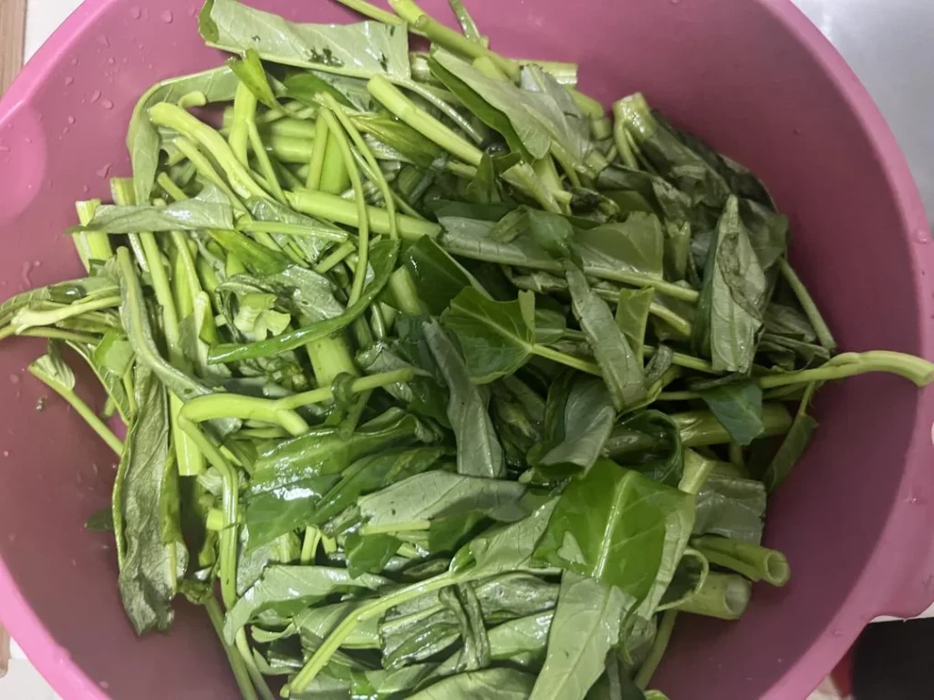 Spicy Stir-fried Water Spinach | Amazingly Easy Home-style Dish