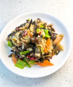 Stir-fried Hazelnut Mushrooms with Napa Cabbage – A Northeast Chinese Home Classic