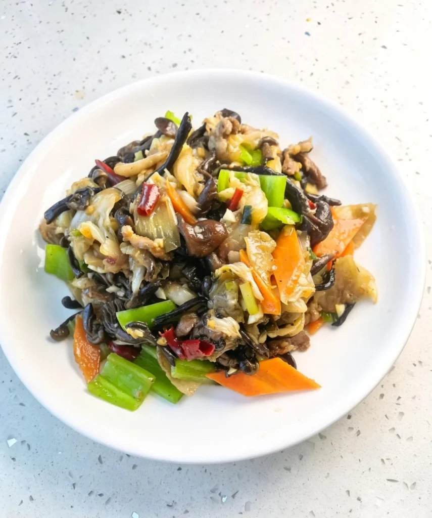 Stir-fried Hazelnut Mushrooms with Napa Cabbage – A Northeast Chinese Home Classic