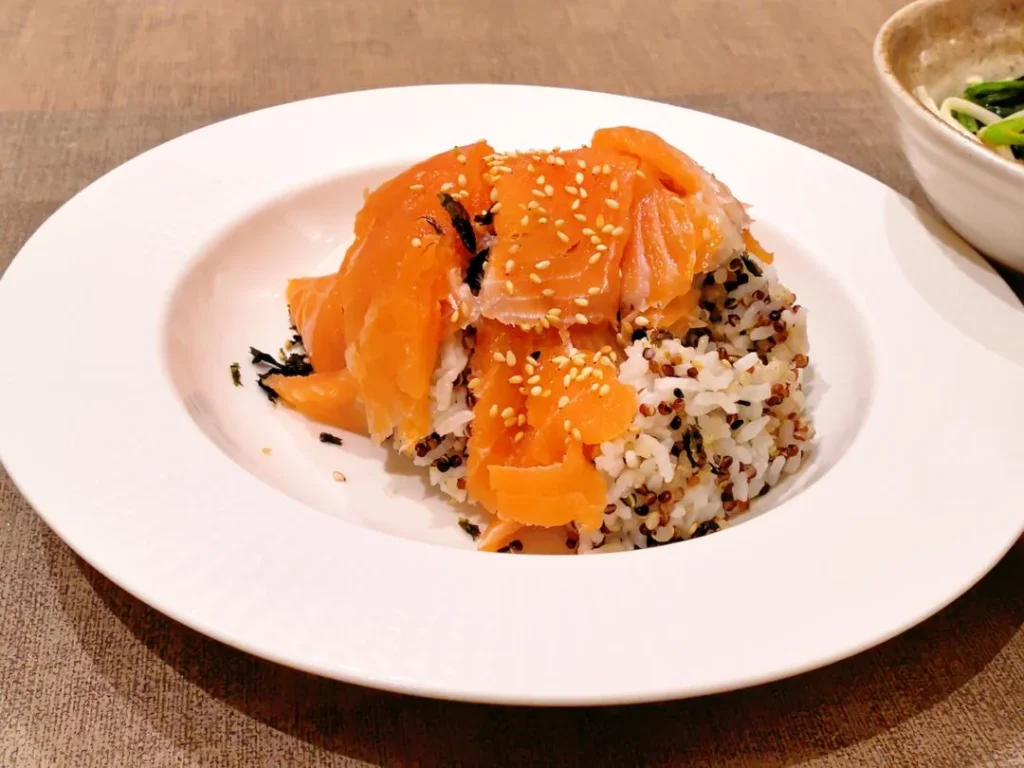 10-Minute Smoked Salmon Ochazuke (Diet-Friendly)