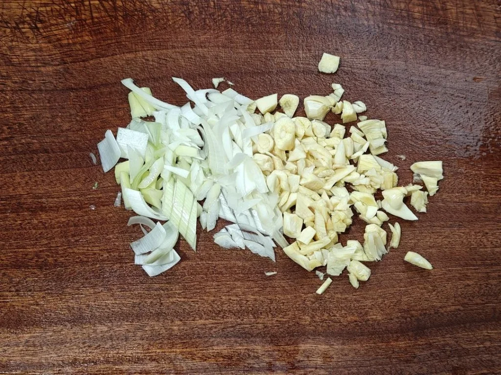 Garlic Stir-fried Chrysanthemum Greens
