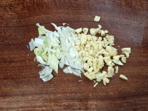 Garlic Stir-fried Chrysanthemum Greens