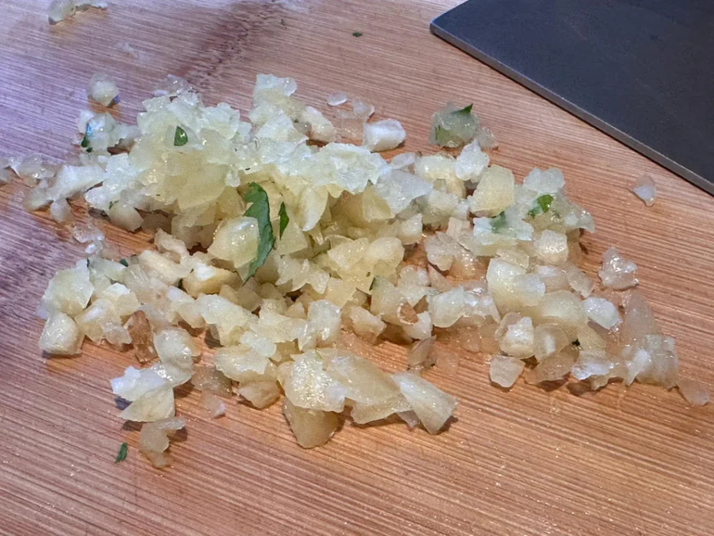Garlic Romaine Lettuce Stir-fry (Quick & Easy)