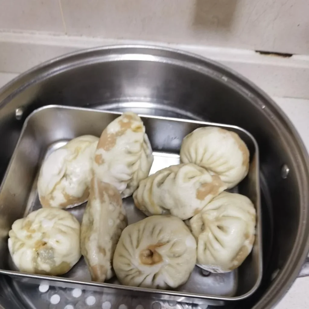 Locust Flower and Pork Steamed Buns