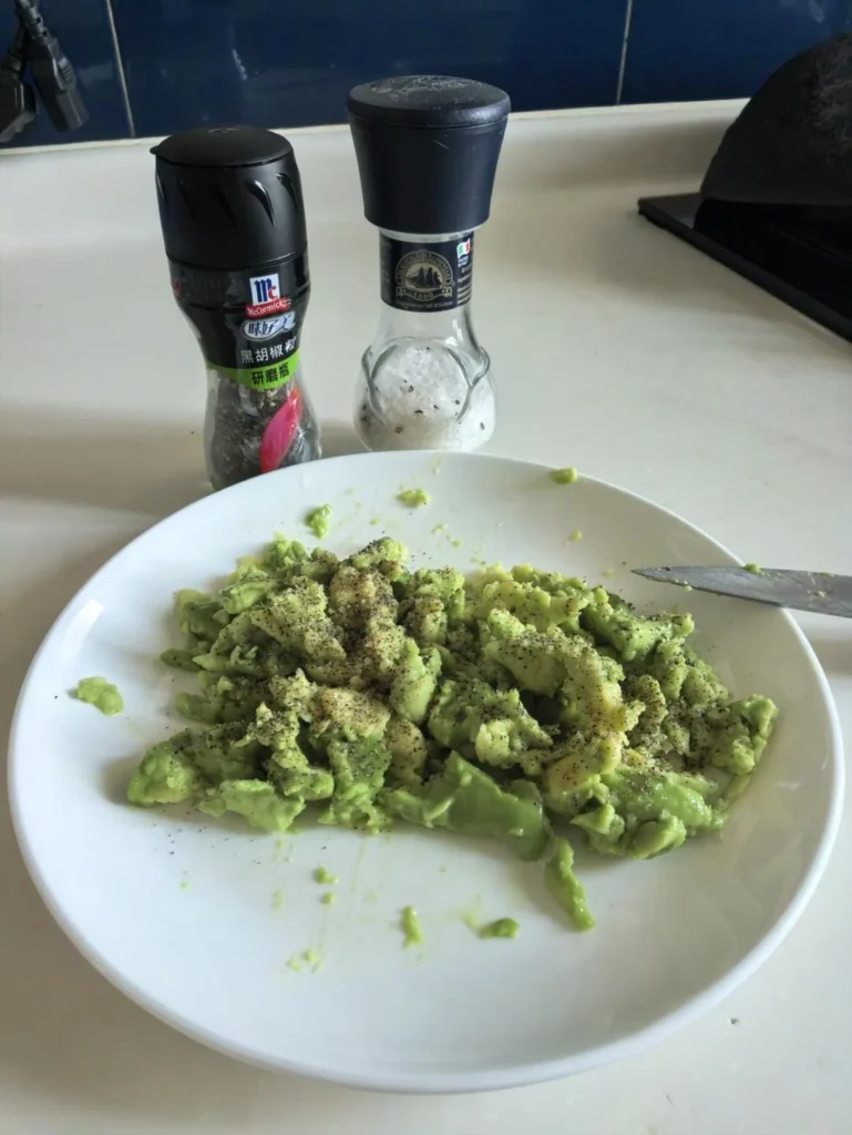 Minimalist Breakfast | Avocado Sandwich