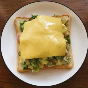 5-Minute Breakfast Sandwich! 🥪 Pickled Cucumber, Tomato & Red Sausage Sandwich