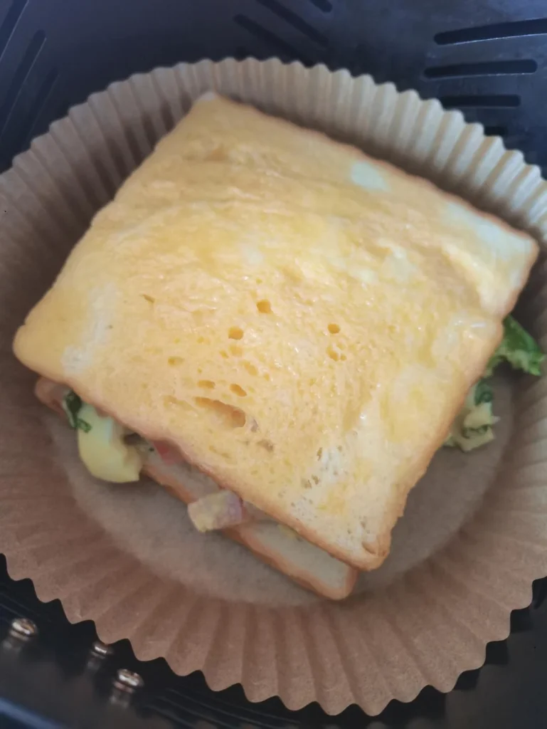 5-Minute Breakfast Sandwich! 🥪 Pickled Cucumber, Tomato & Red Sausage Sandwich