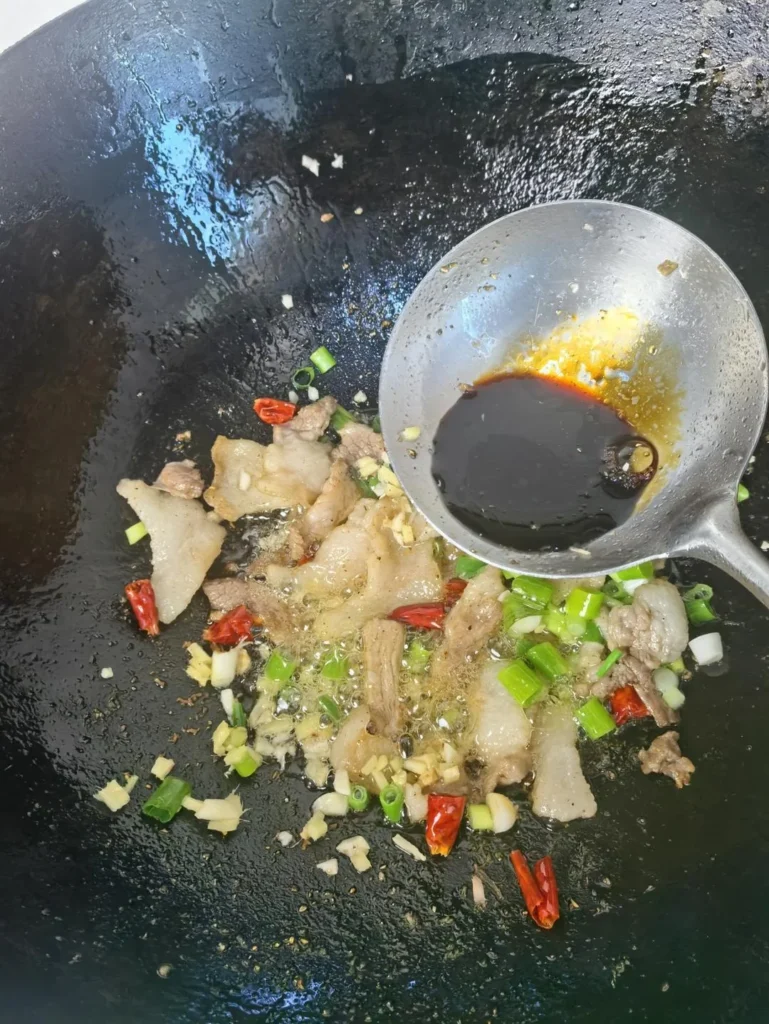Stir-fried Hazelnut Mushrooms with Napa Cabbage – A Northeast Chinese Home Classic