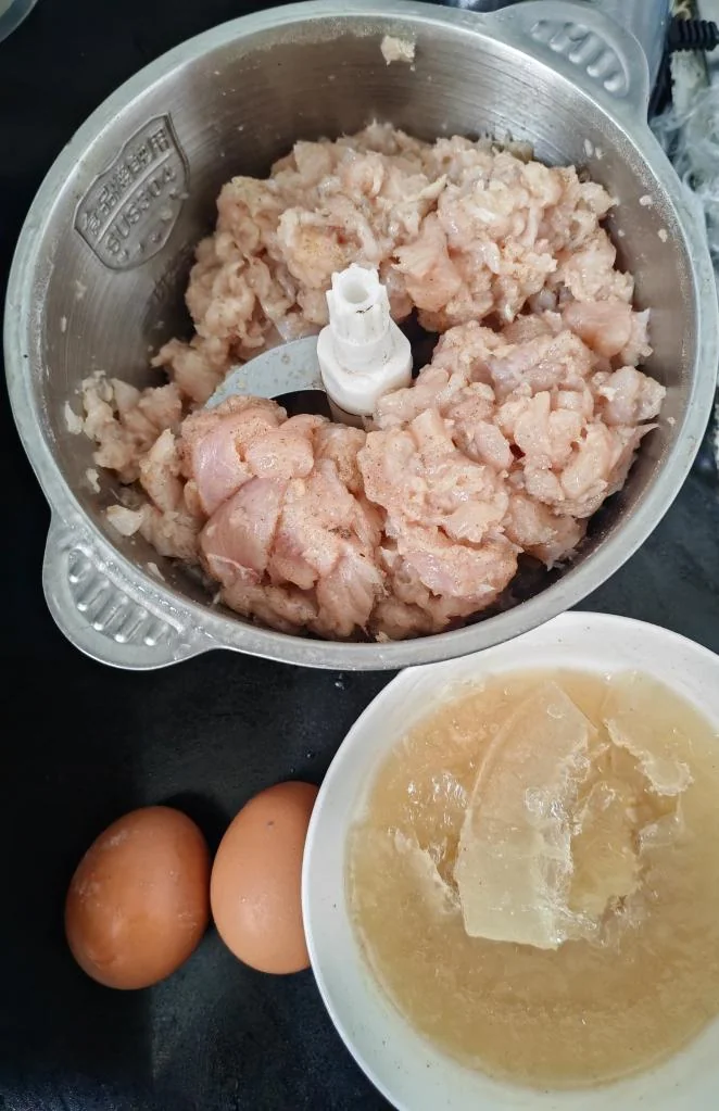Steamed Chicken Roll