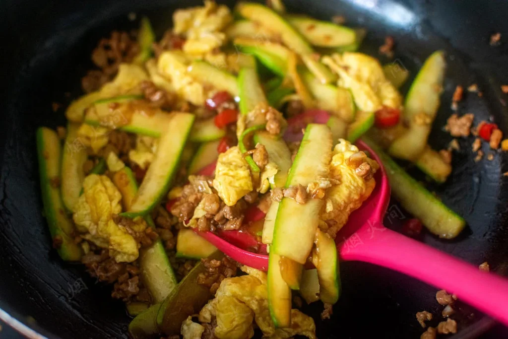 Stir-Fried Zucchini with Egg and Minced Pork