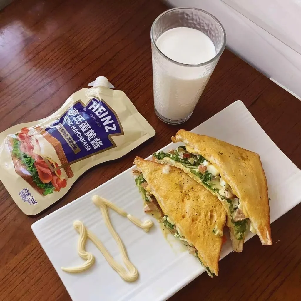 5-Minute Breakfast Sandwich! 🥪 Pickled Cucumber, Tomato & Red Sausage Sandwich