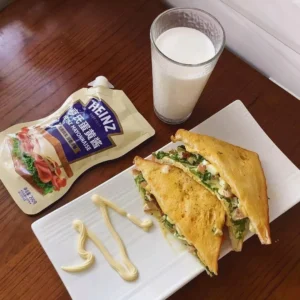 5-Minute Breakfast Sandwich! 🥪 Pickled Cucumber, Tomato & Red Sausage Sandwich