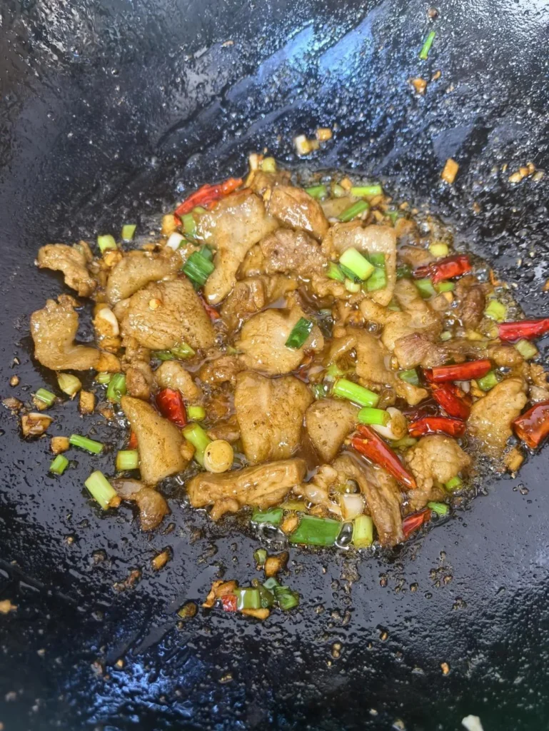 Stir-fried Hazelnut Mushrooms with Napa Cabbage – A Northeast Chinese Home Classic